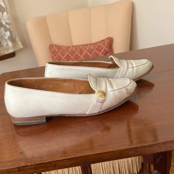 Ralph Lauren Ivory Leather loafers with logo button size 6 1/2 Women’s - Picture 5 of 10